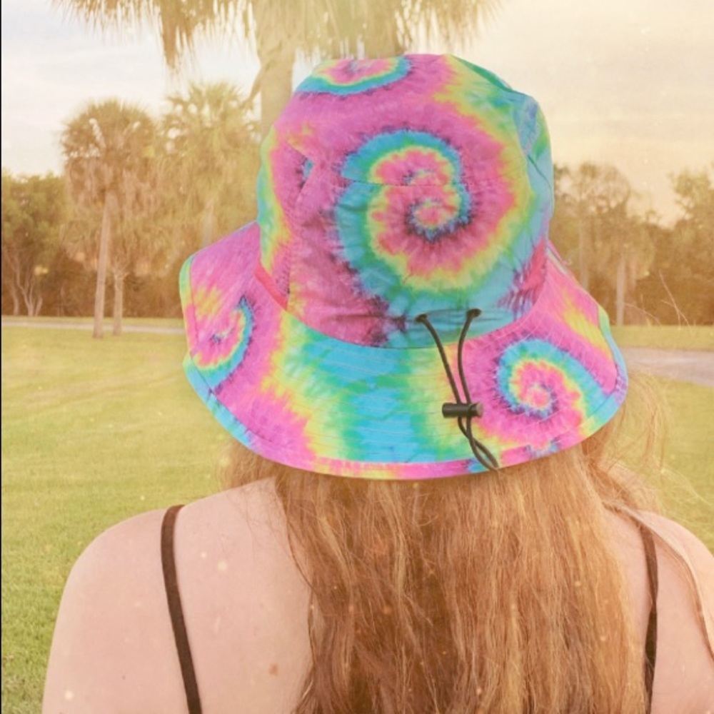 Tie dye bucket hat🌸🦋✨